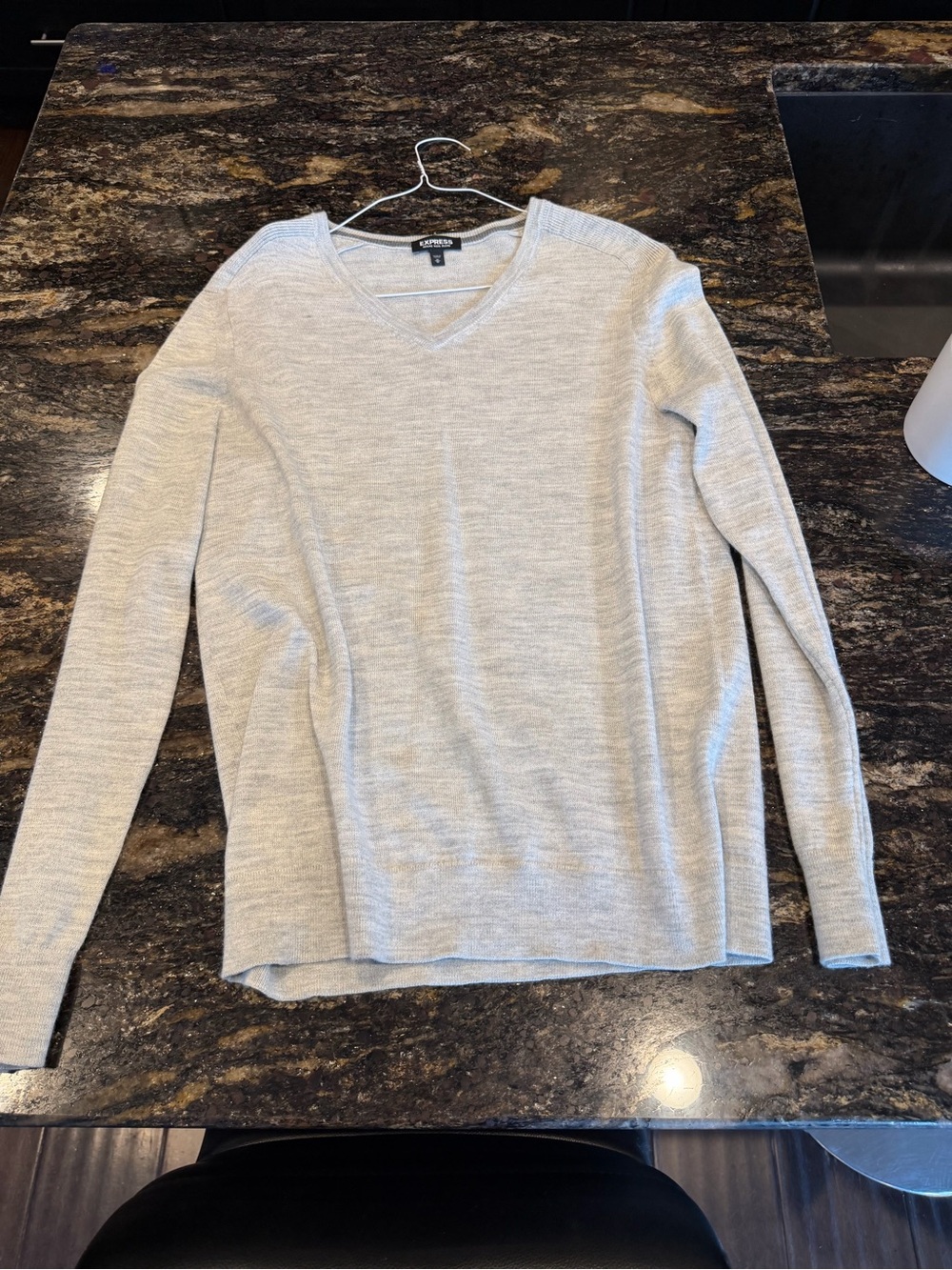 Express Men's Light Gray V-Neck Sweater M